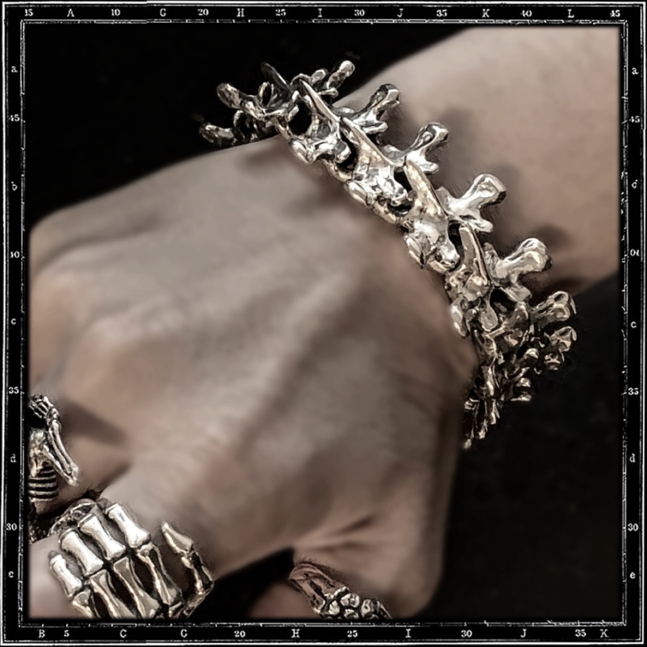 SPINE LINK BRACELET - LARGE