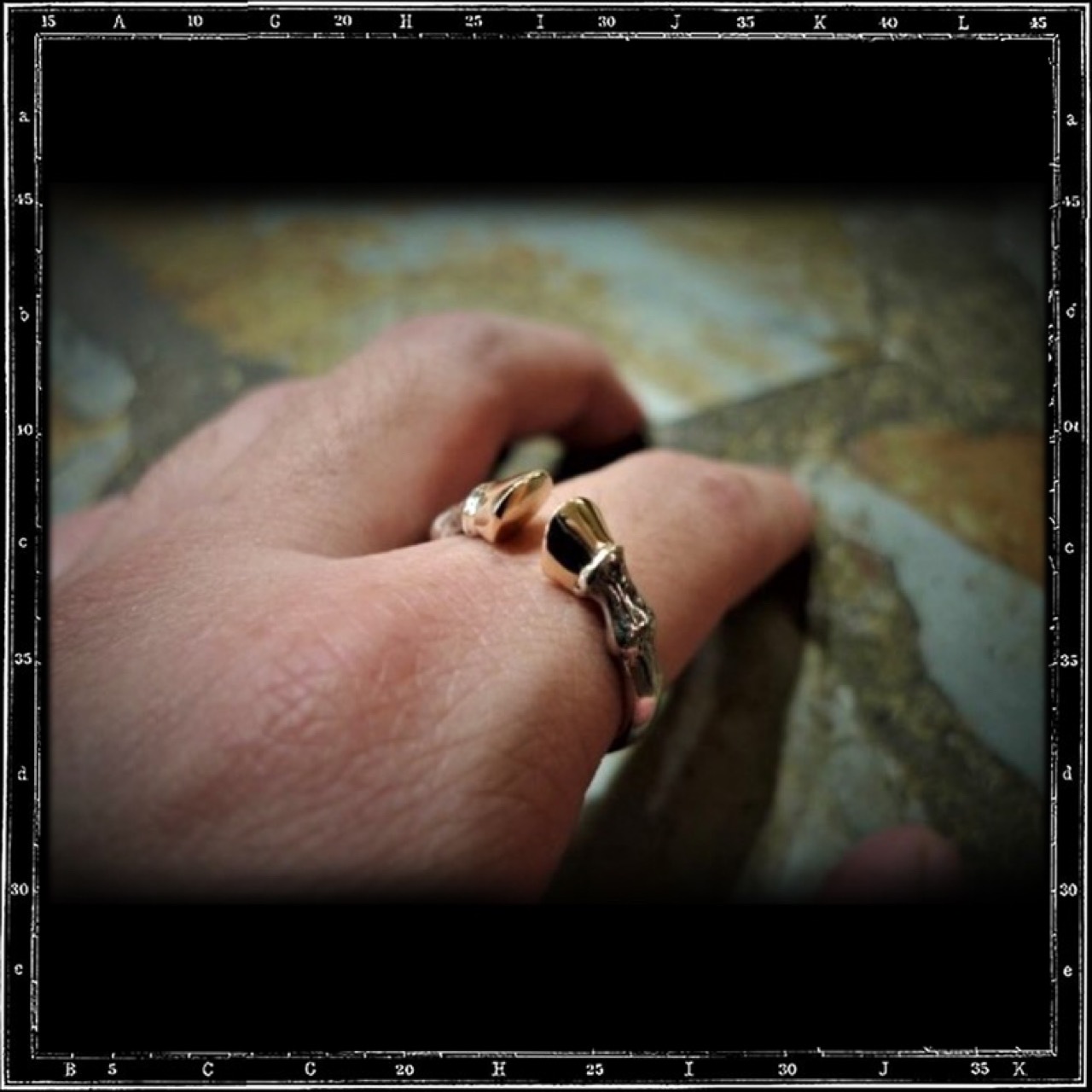 ELEGANT HOOVES RING