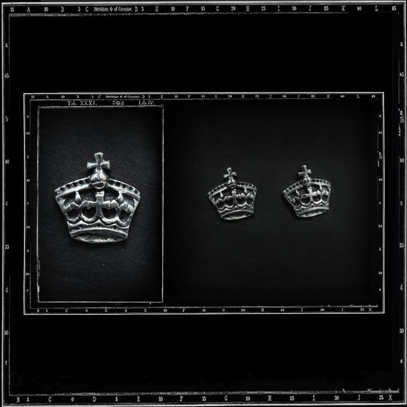 CROWN STUD EARRING