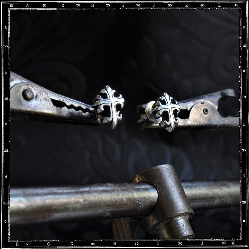 MINI CROSS STUD EARRING