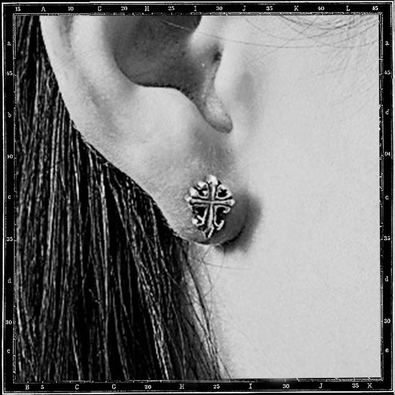 MINI CROSS STUD EARRING