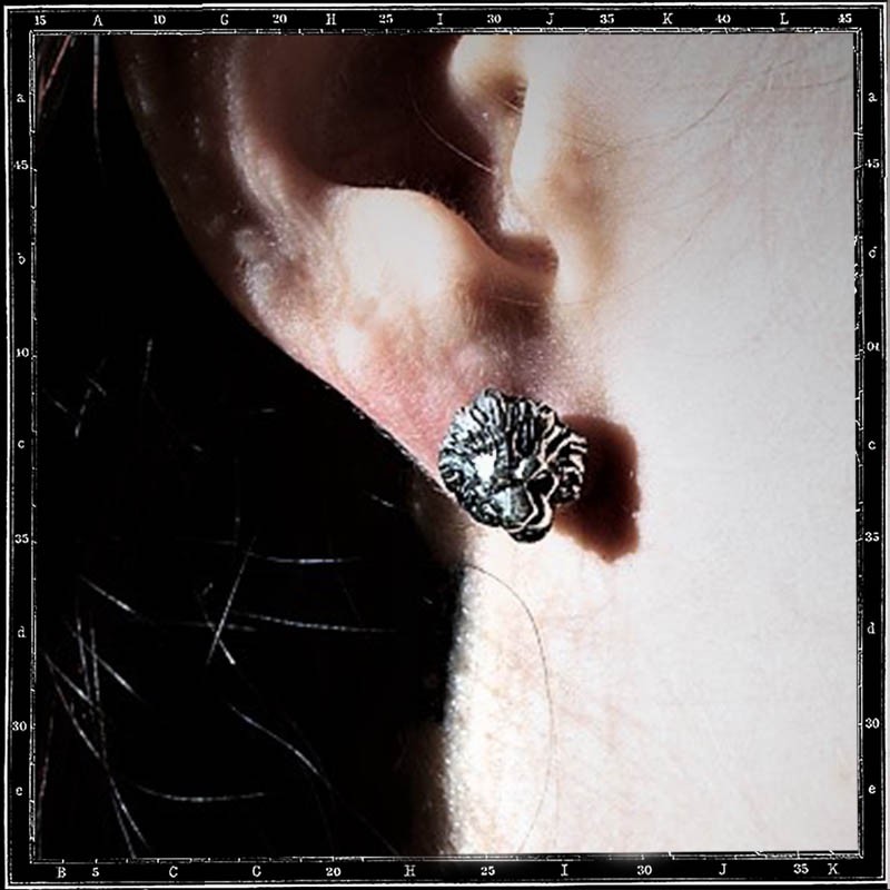 LION HEAD STUD EARRING | クレイジーピッグ公式オンラインストア