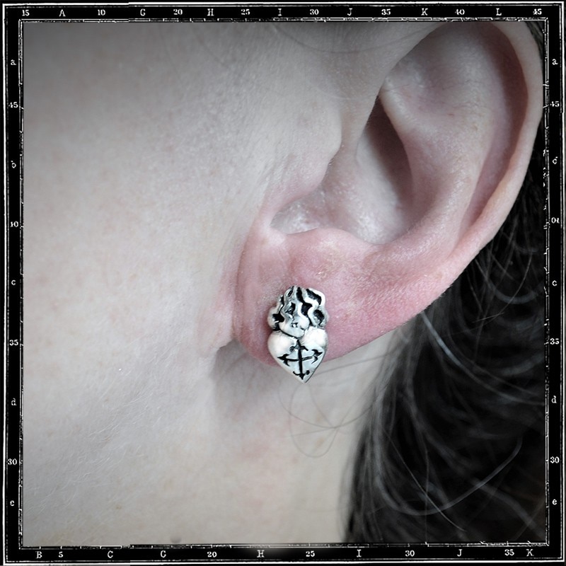 SACRED HEART STUD EARRING