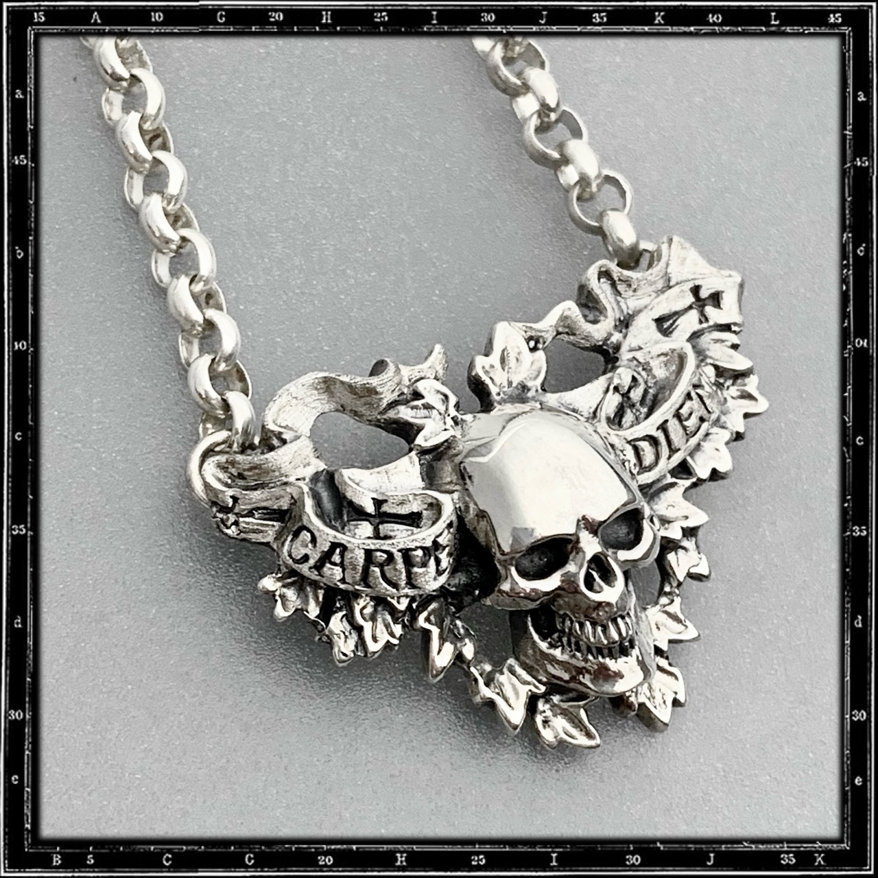 CARPE DIEM SKULL NECKLACE | クレイジーピッグ公式オンラインストア