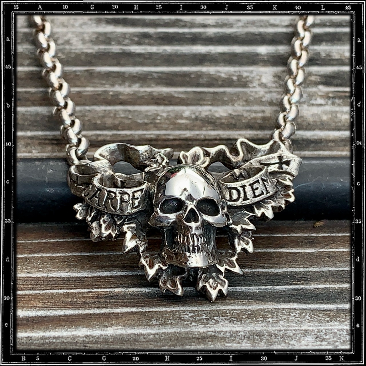 CARPE DIEM SKULL NECKLACE