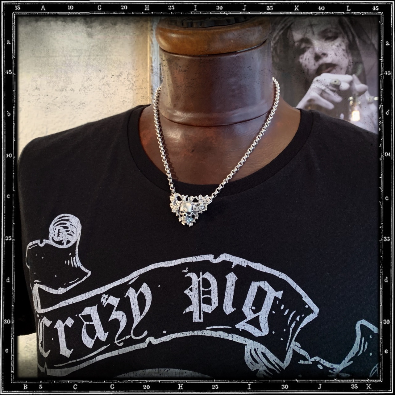 CARPE DIEM SKULL NECKLACE