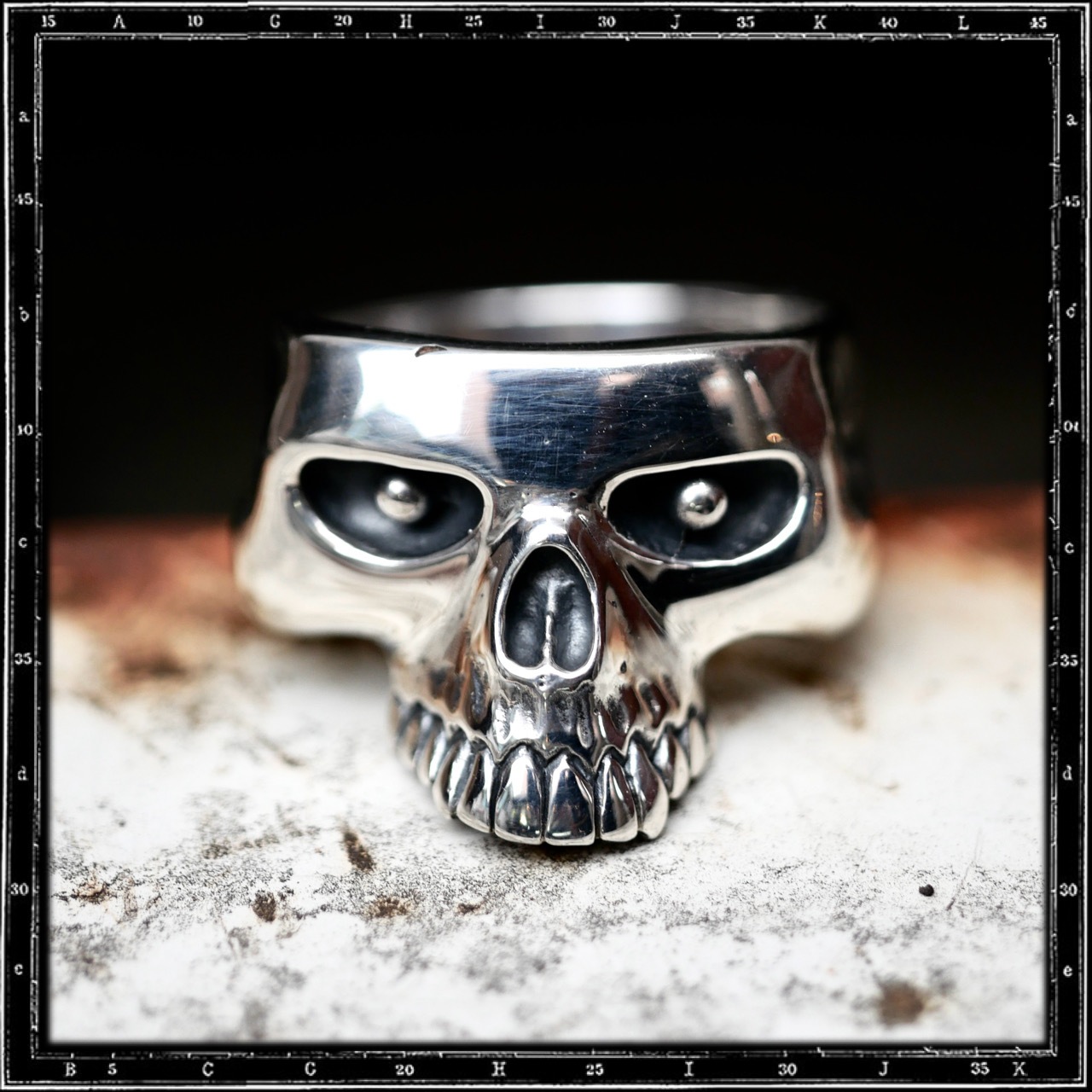 CHOPPED EVIL SKULL RING