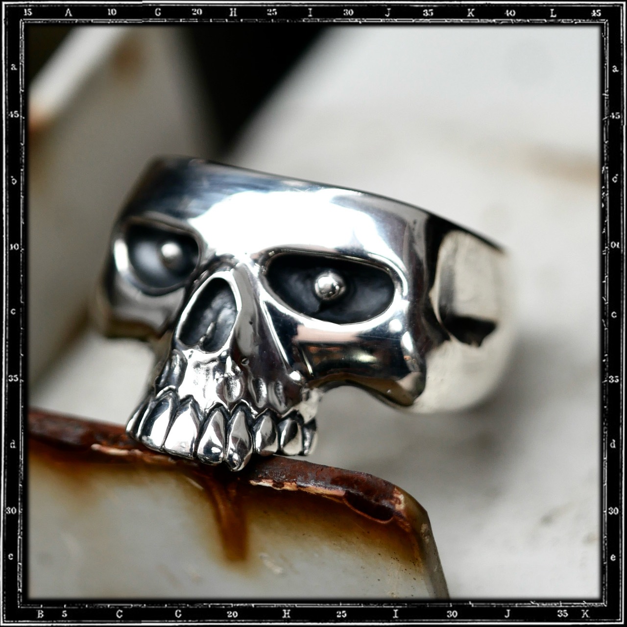 CHOPPED EVIL SKULL RING