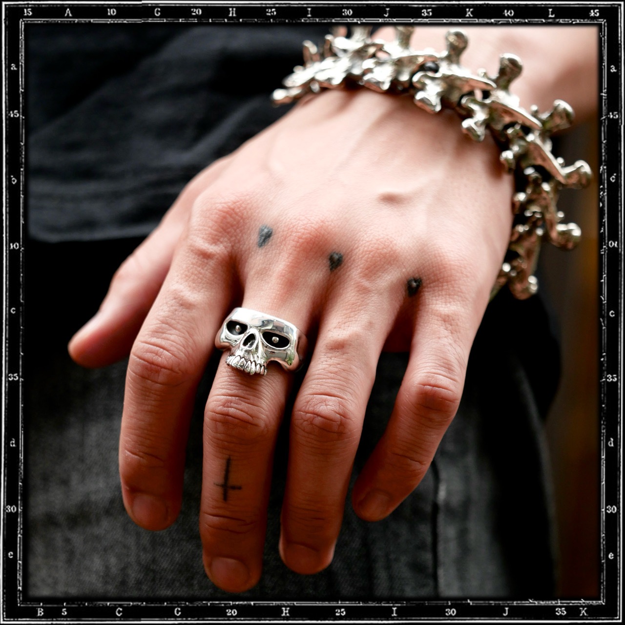 CHOPPED EVIL SKULL RING