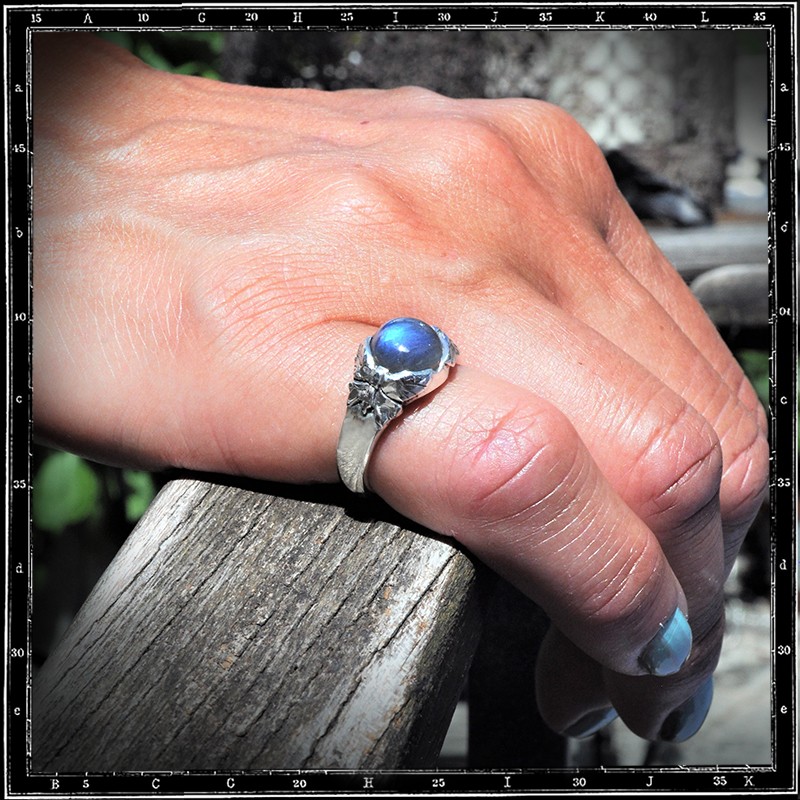 TWO BUTTERFLIES STONE RING