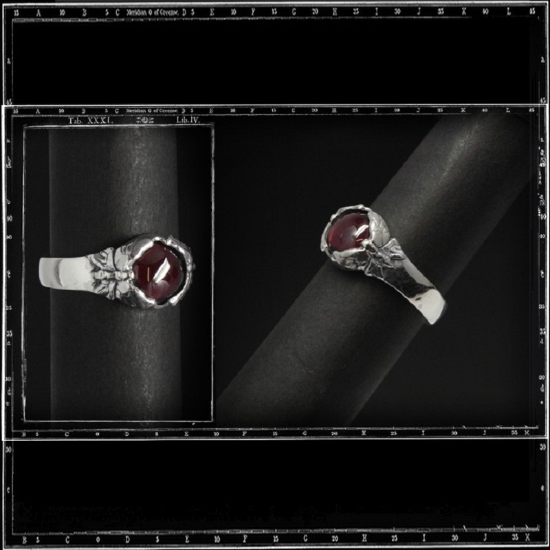 TWO BUTTERFLIES STONE RING