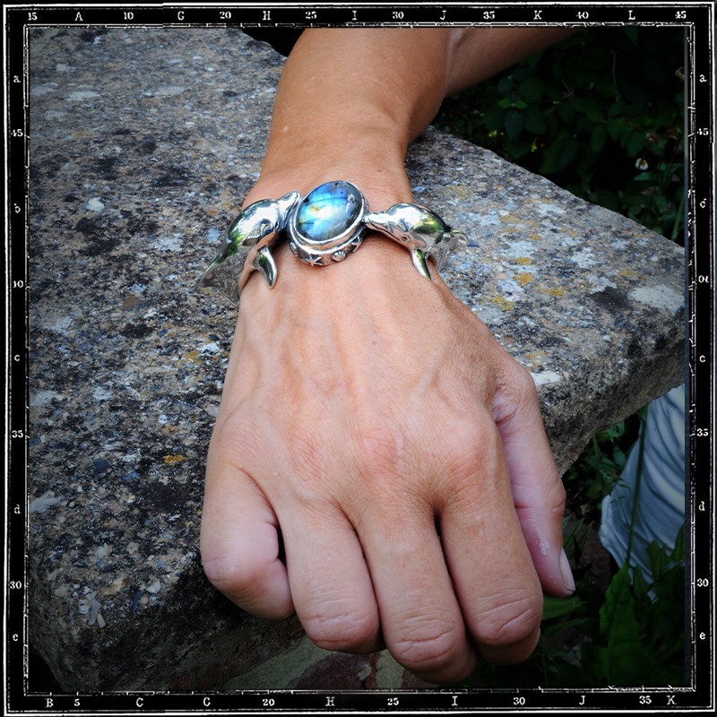 DOLPHIN STONE BRACELET