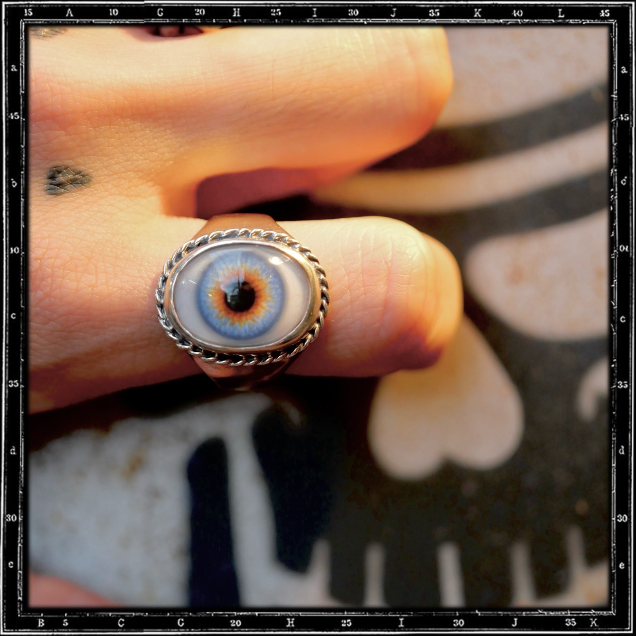 PLAIN WIRED EYE RING - VERTICAL
