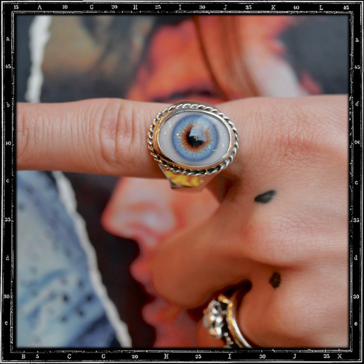 PLAIN WIRED EYE RING - VERTICAL