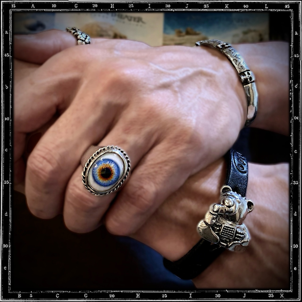 PLAIN WIRED EYE RING - VERTICAL