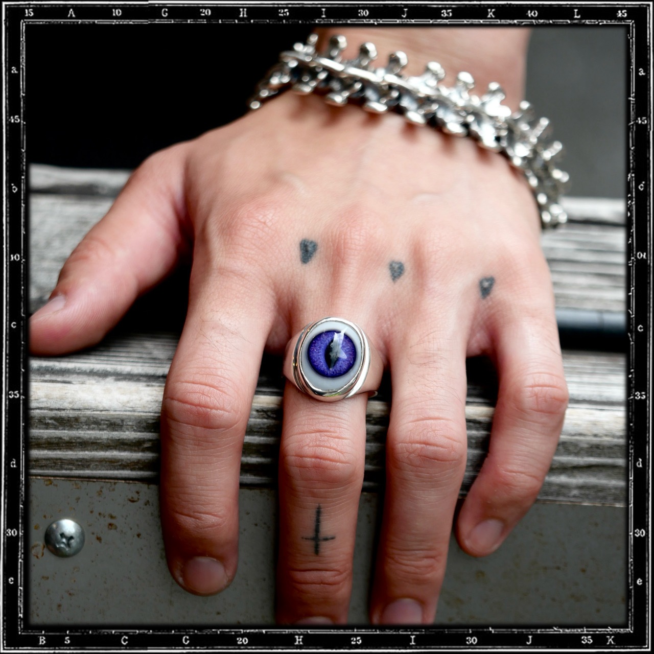 PLAIN EYE RING - VERTICAL