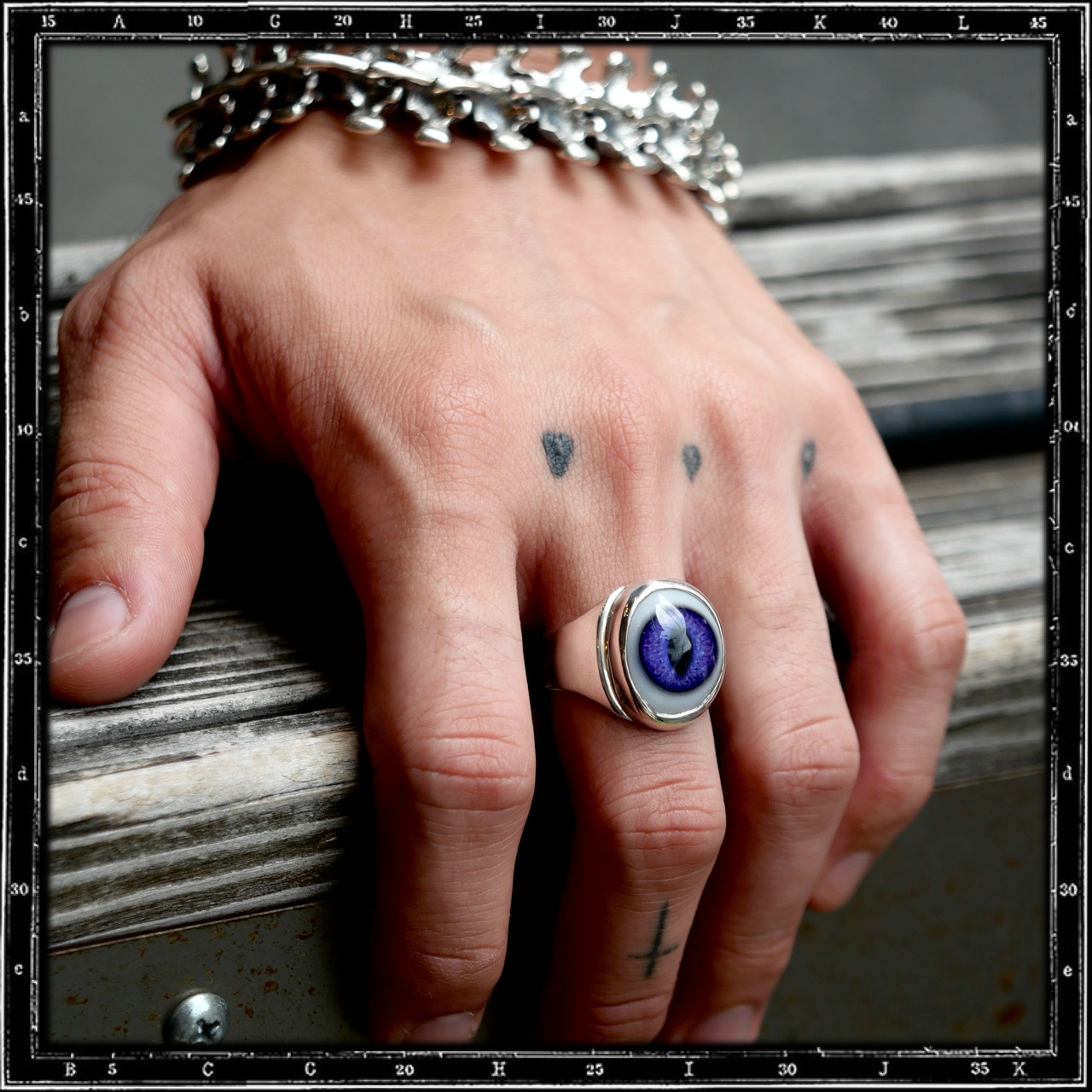 PLAIN EYE RING - VERTICAL