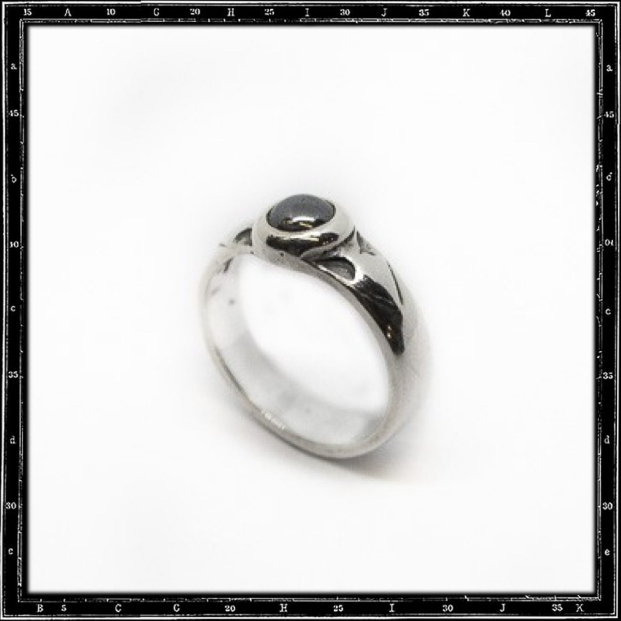TWO ARROWS STONE RING (8x6mm)