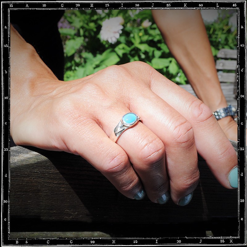 TWO ARROWS STONE RING (8x6mm)