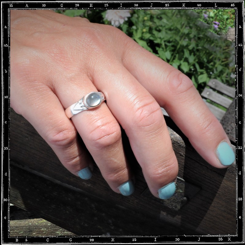 TWO ARROWS STONE RING (8x6mm)