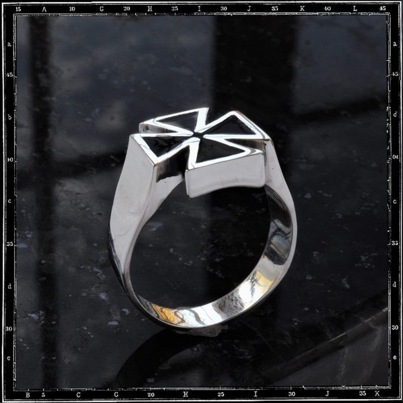 ENAMEL MALTESE CROSS RING - SMALL