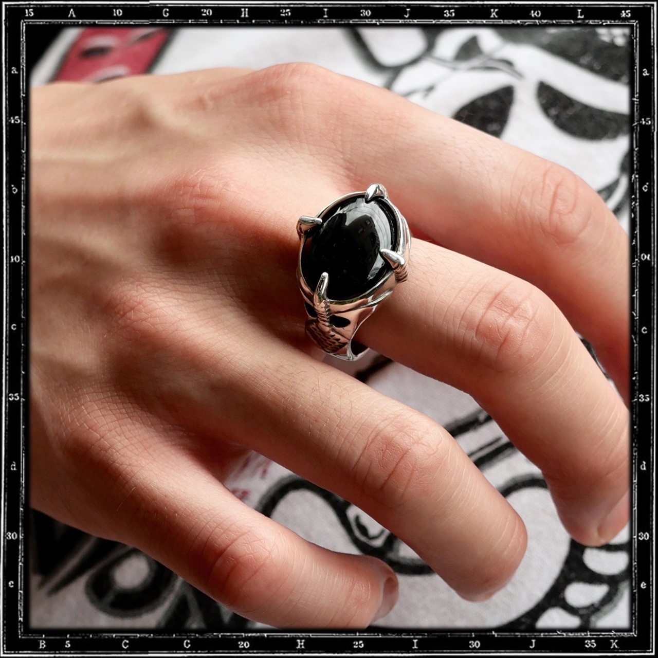 FOUR CLAWS STONE RING