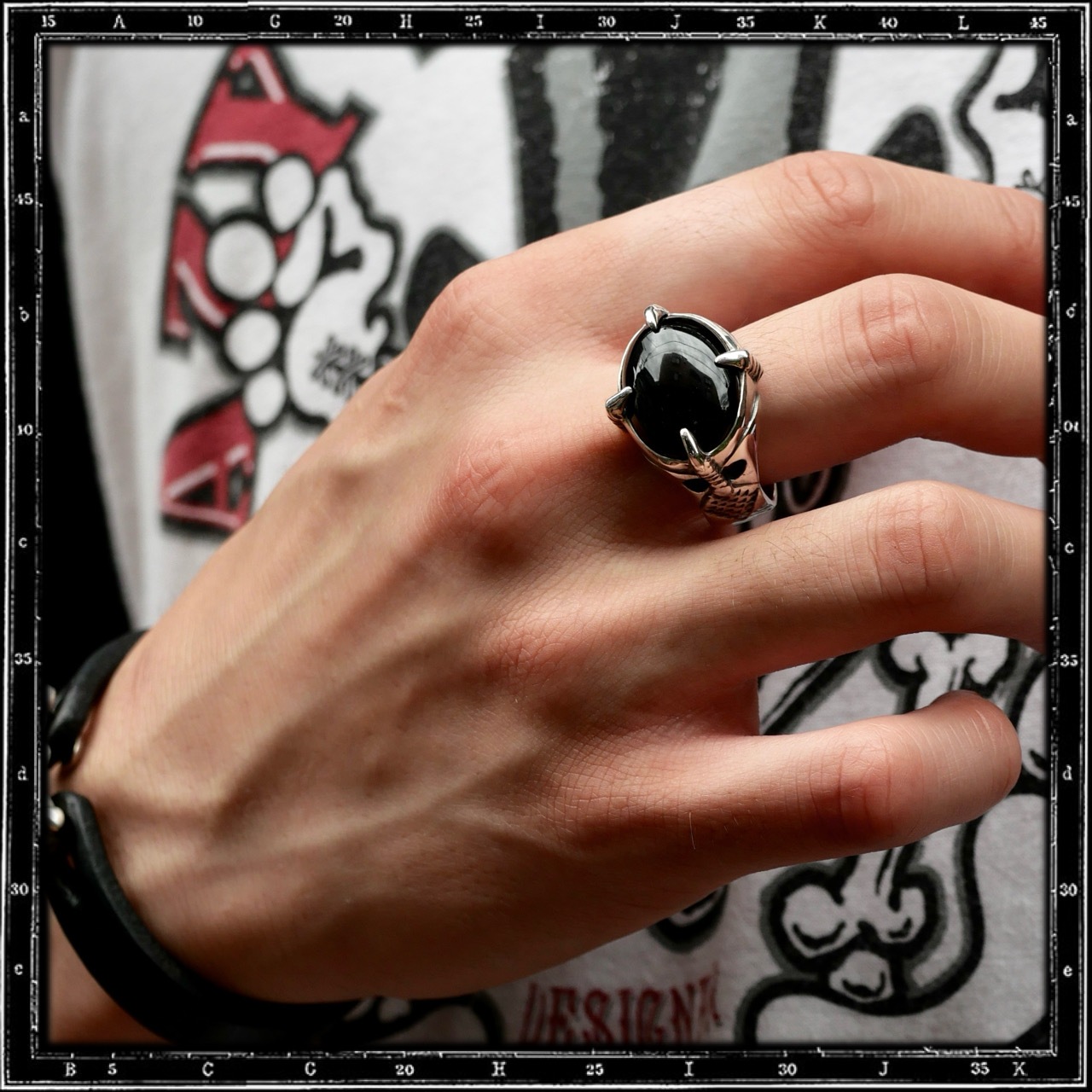 FOUR CLAWS STONE RING