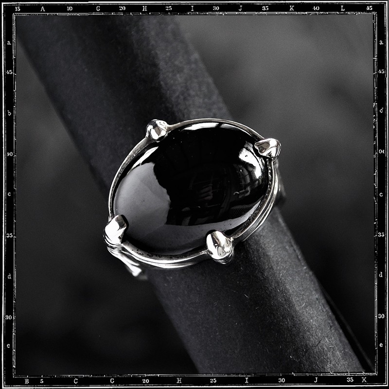 FOUR CLAWS STONE RING