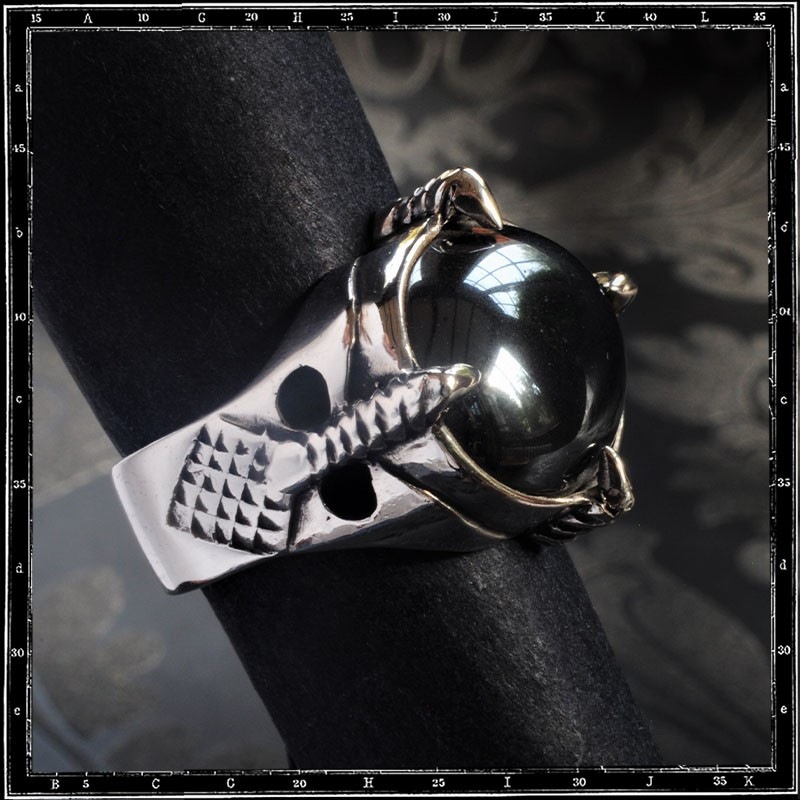 FOUR CLAWS STONE RING