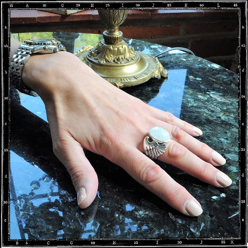 LARGE WINGS STONE RING