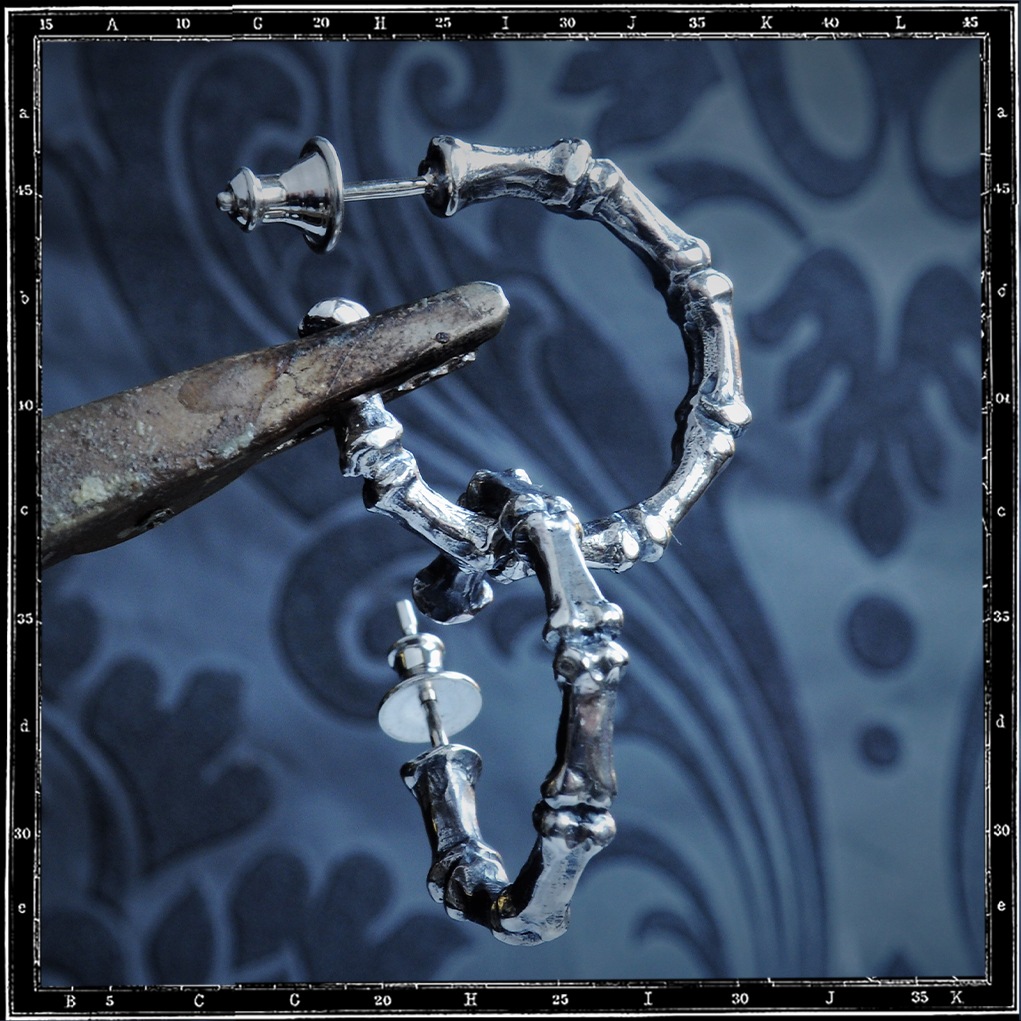 BONES HOOP EARRING