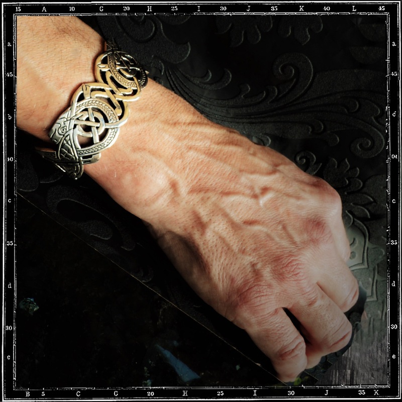 LARGE CELTIC DOGS BRACELET