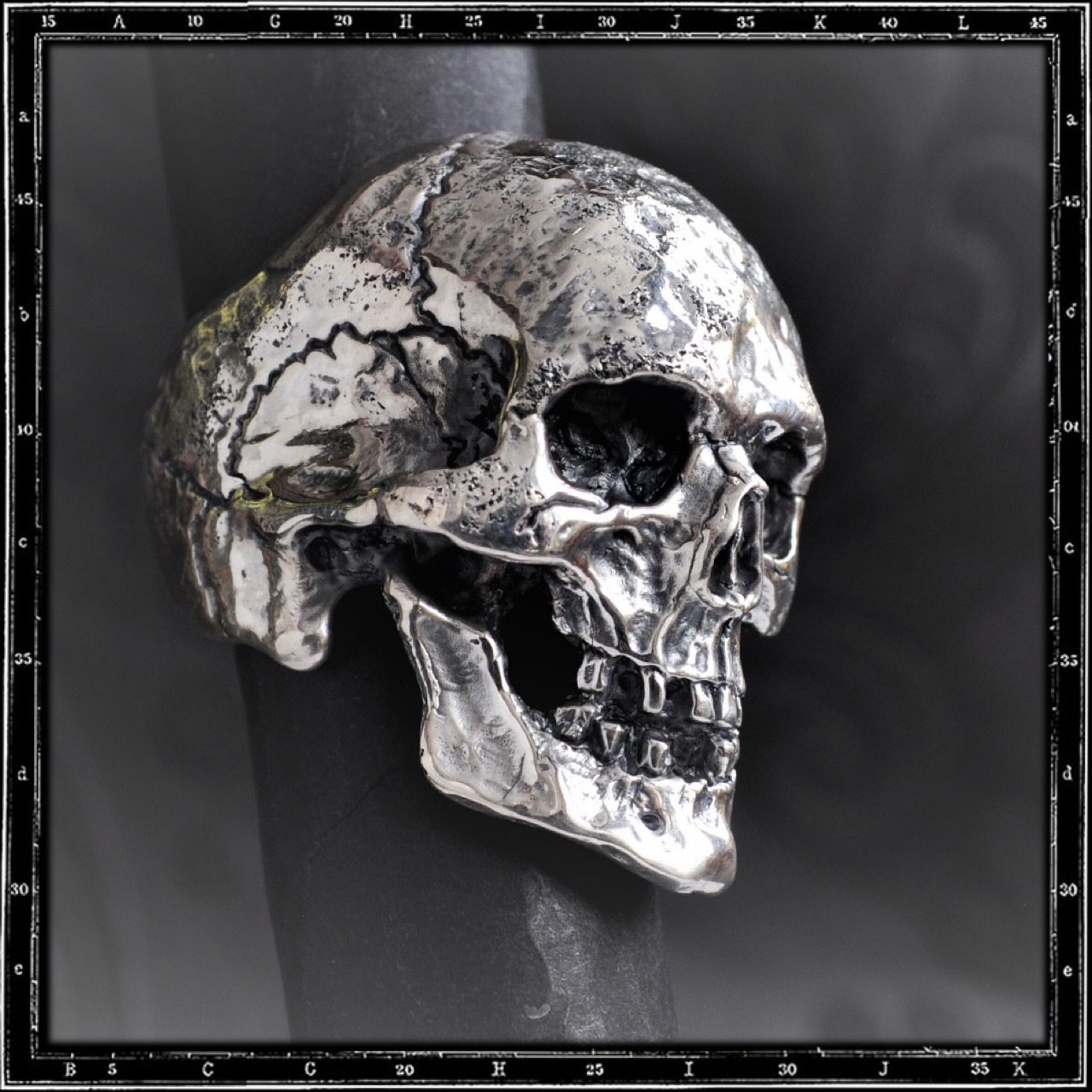 LOST SKULL RING
