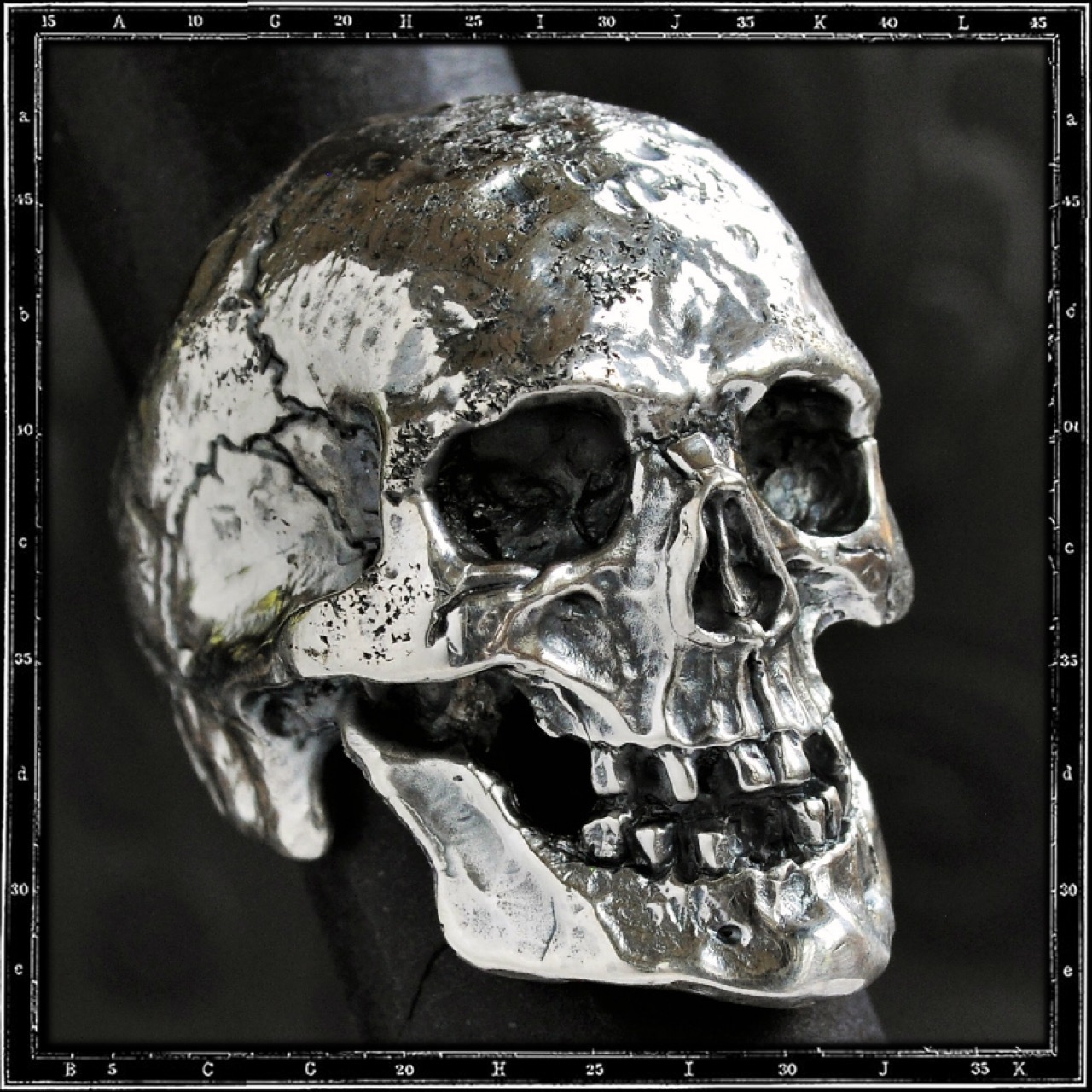 LOST SKULL RING