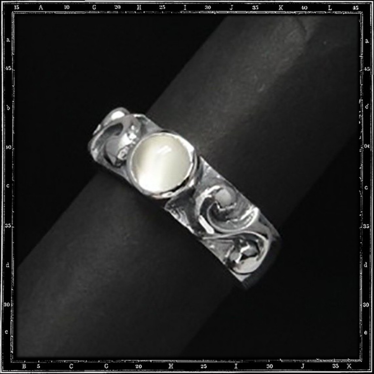 TWO SCROLLS STONE RING