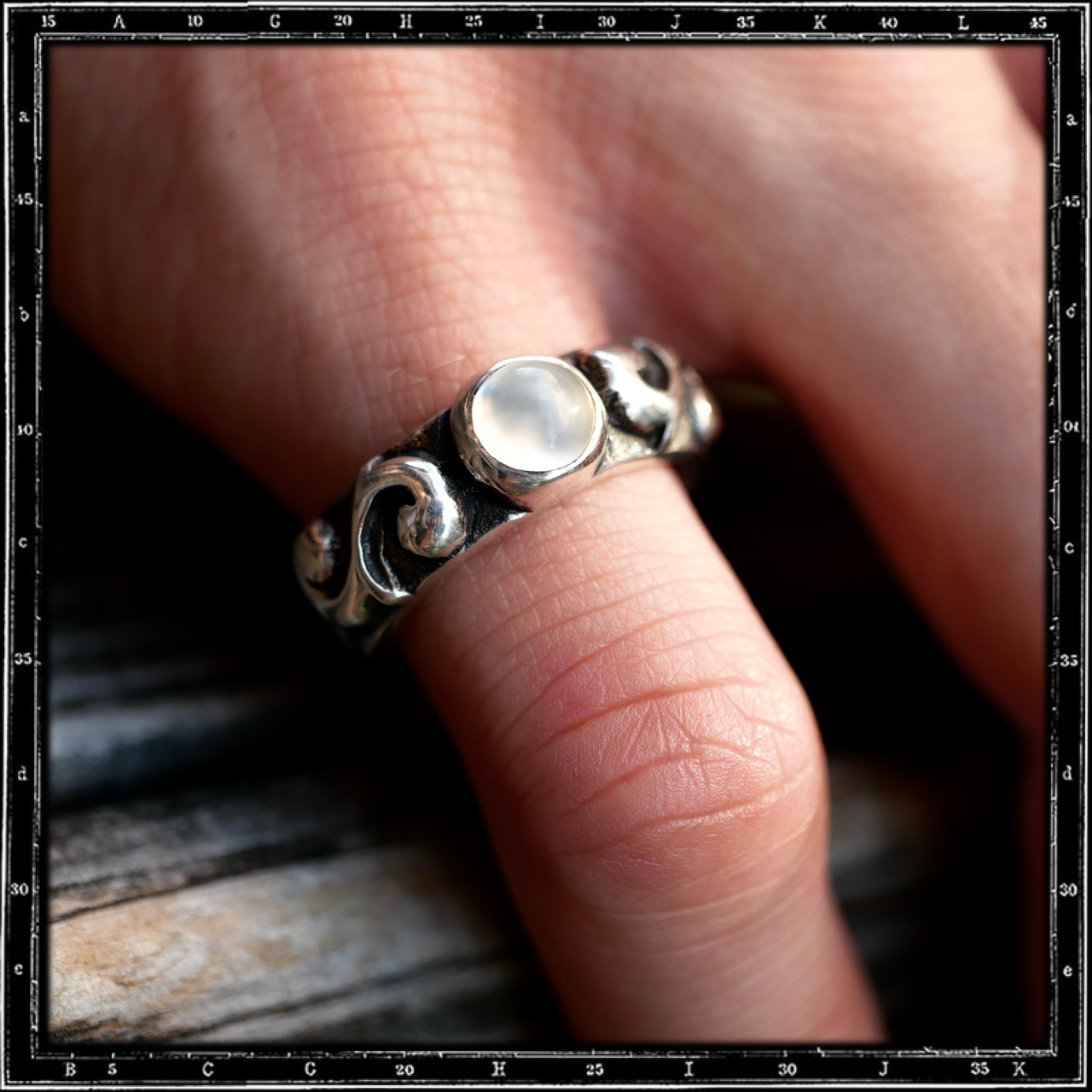 TWO SCROLLS STONE RING