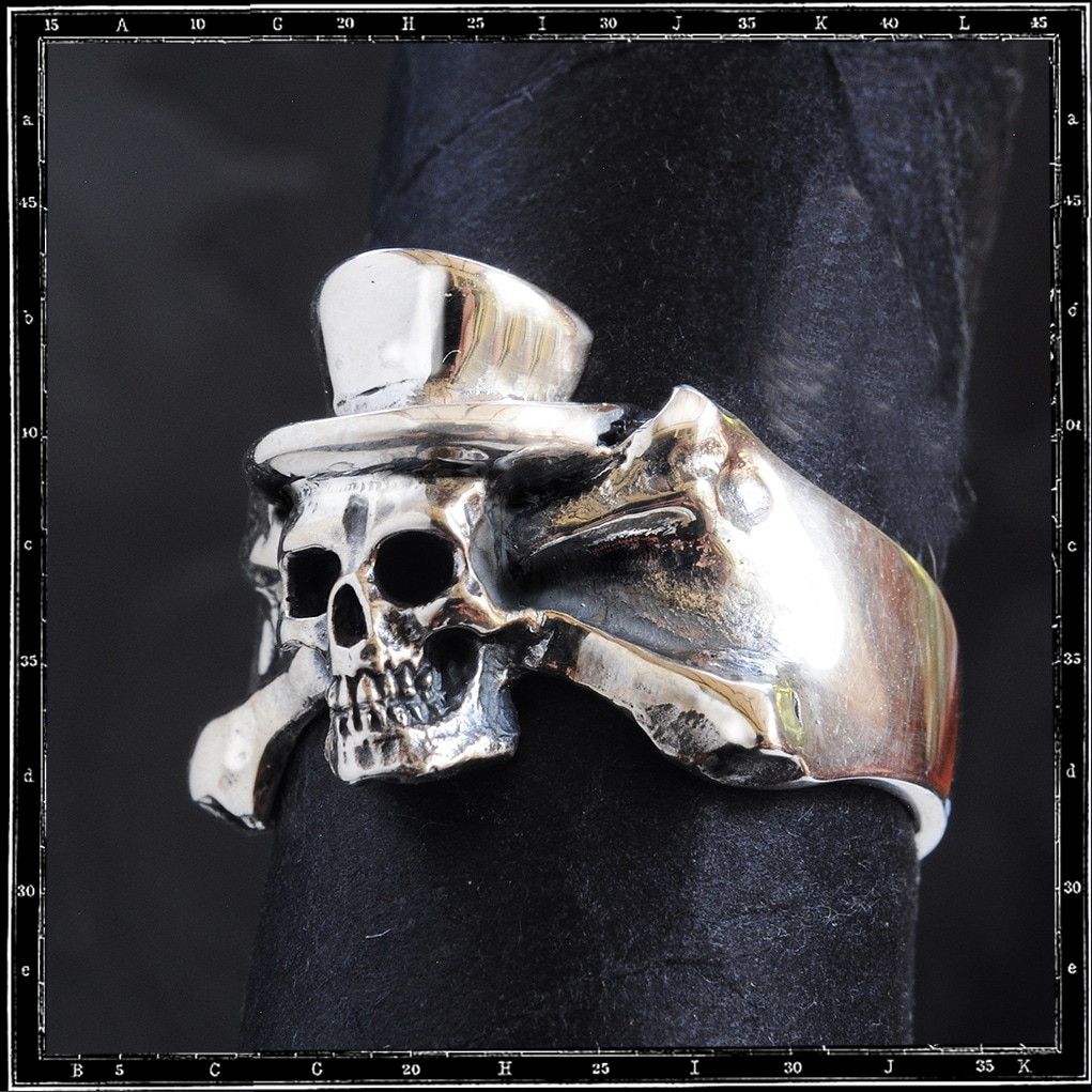 TOP HAT SKULL & CROSSBONES RING