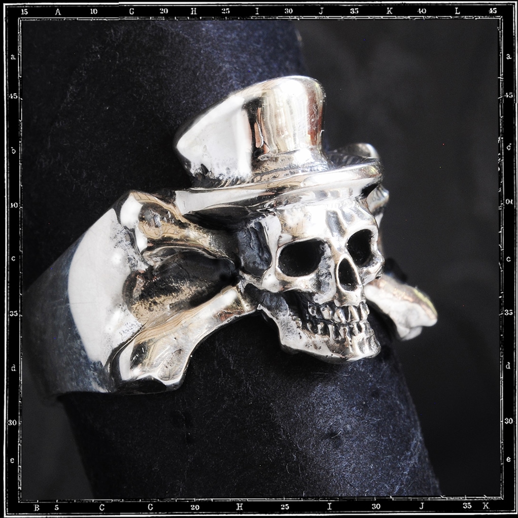 TOP HAT SKULL & CROSSBONES RING