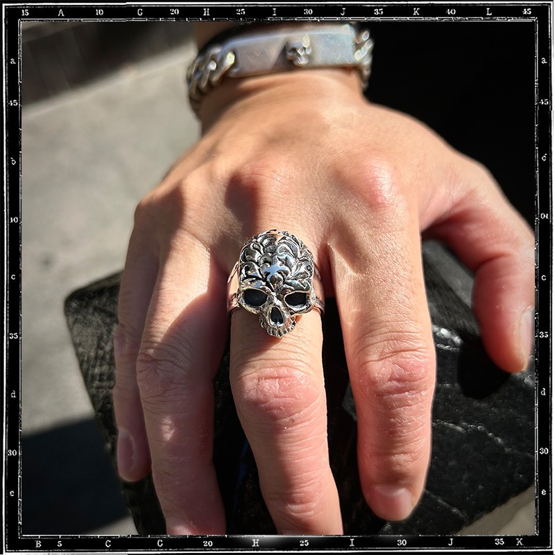 SCROLL SKULL RING