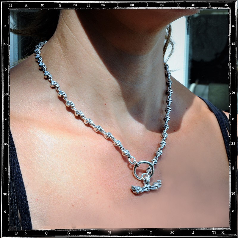 MEDIUM SKULL LINK NECKLACE WITH SKULLS T-BAR