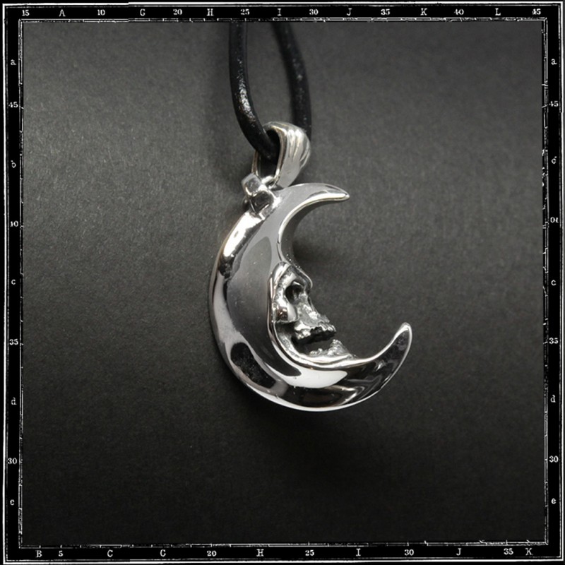 SKULL IN THE MOON PENDANT