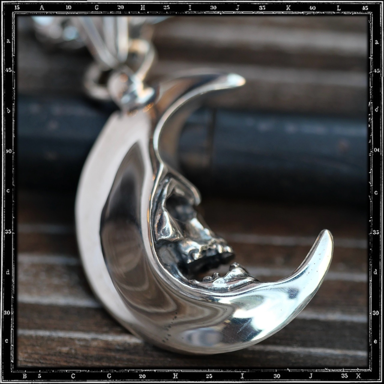 SKULL IN THE MOON PENDANT | クレイジーピッグ公式オンラインストア