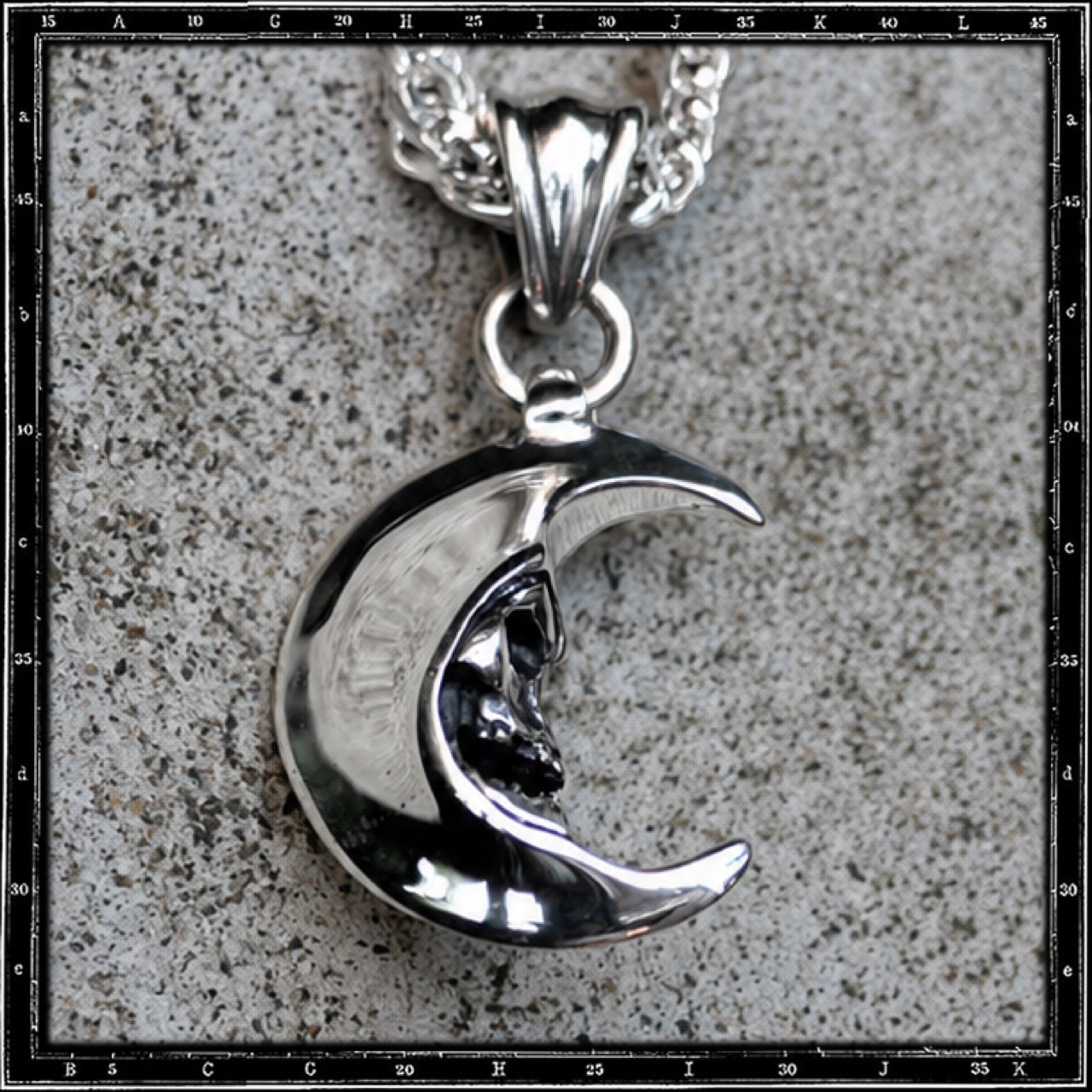 SKULL IN THE MOON PENDANT | クレイジーピッグ公式オンラインストア