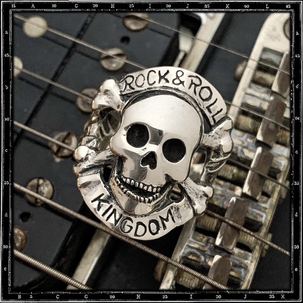 MAD3 ROCK ‘N’ ROLL KINGDOM RING