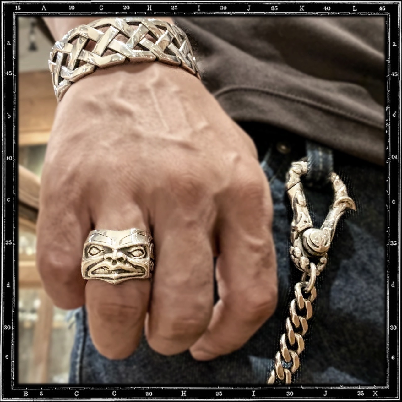 TOTEM FACE RING - HUMAN