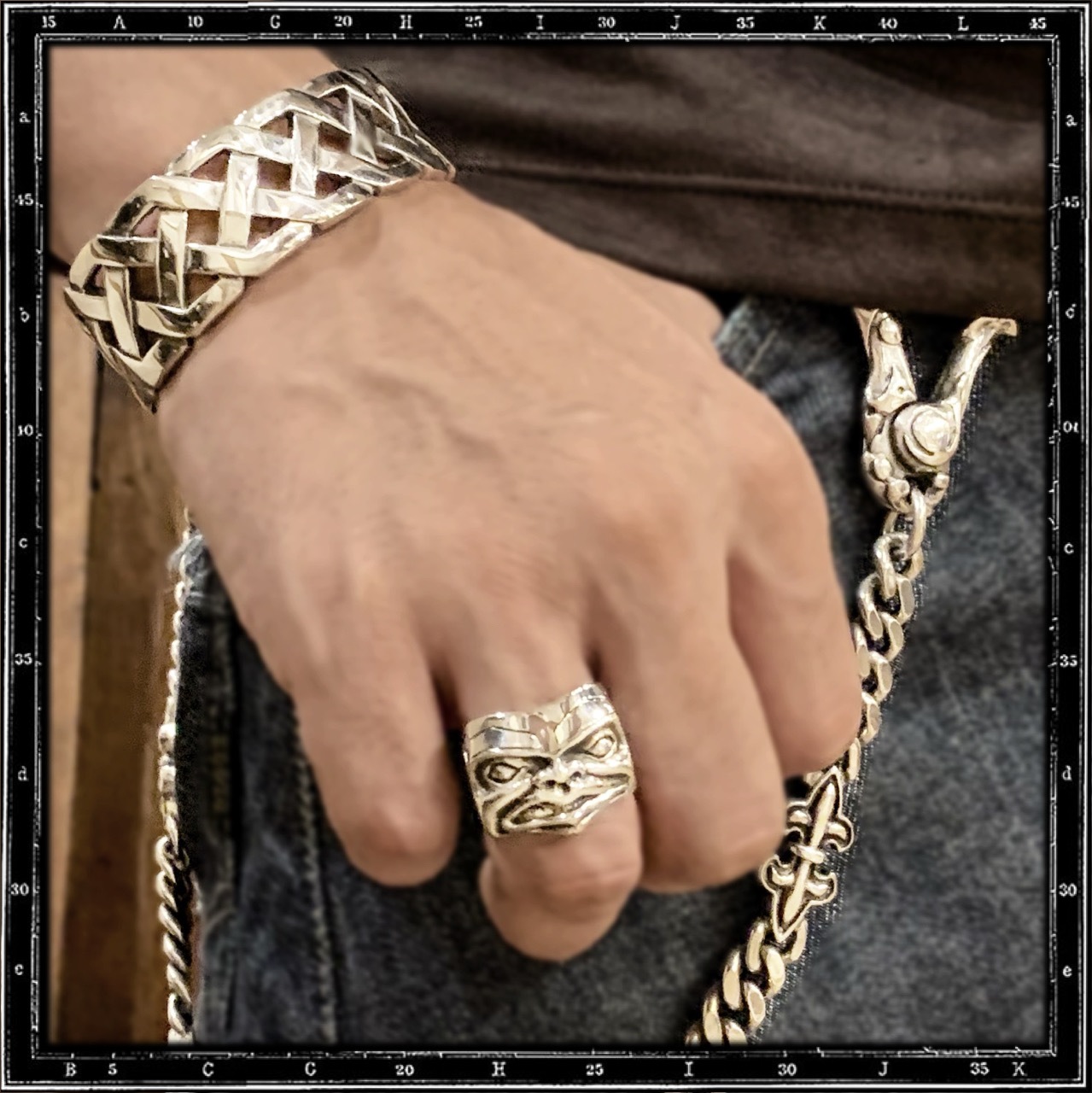 TOTEM FACE RING - HUMAN