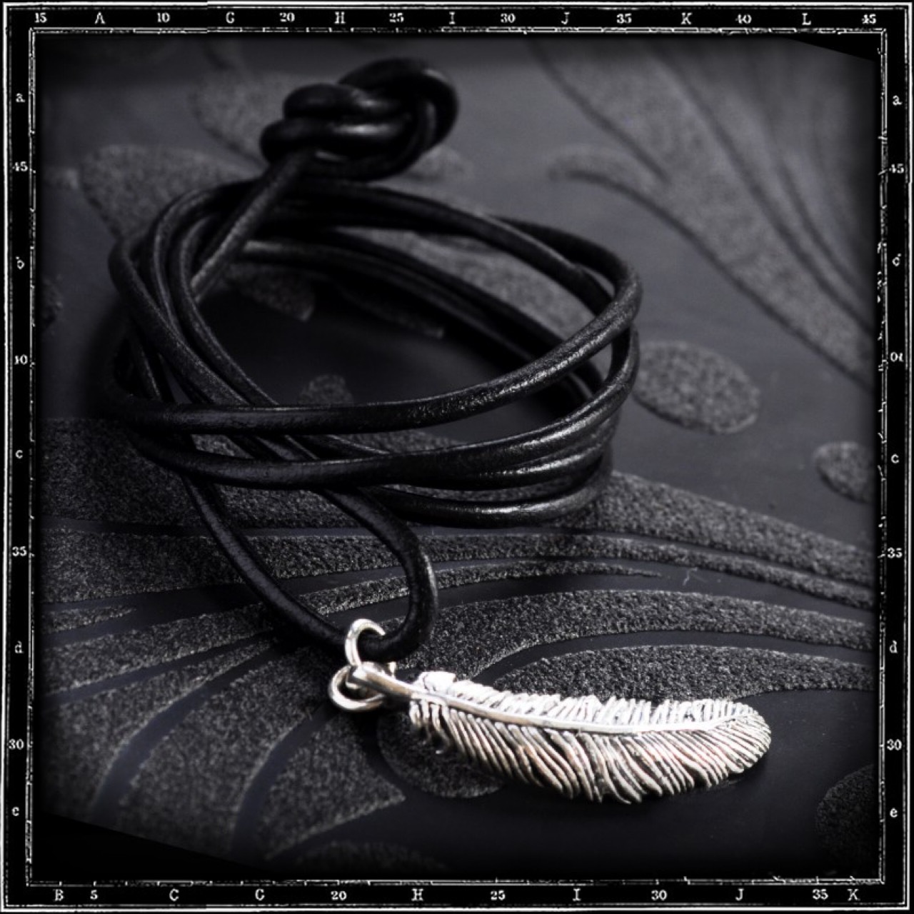 LOUVRES FEATHER PENDANT - SMALL