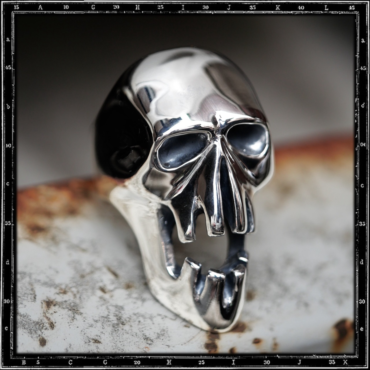 MAX SKULL RING