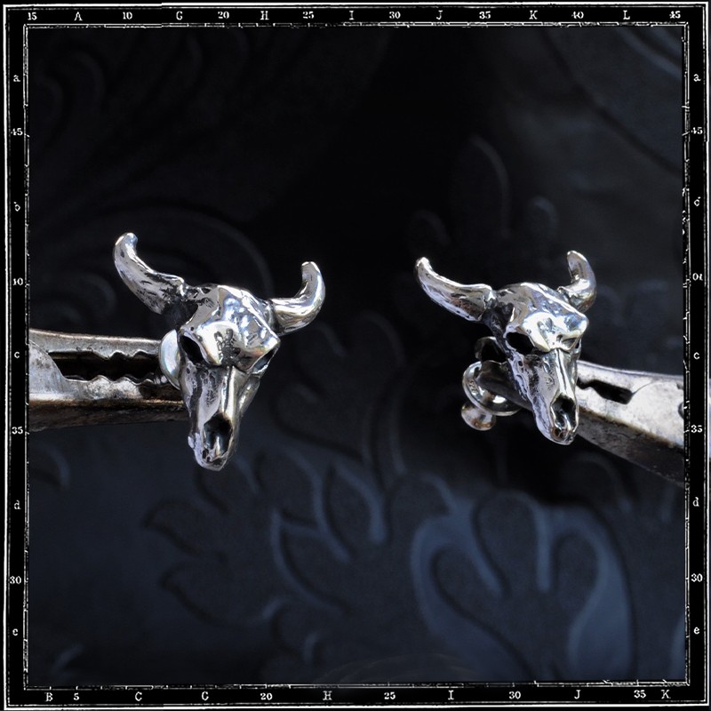 COW SKULL STUD EARRING