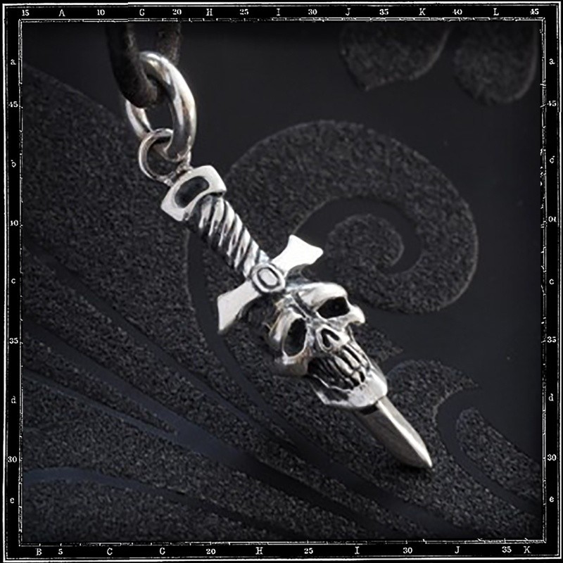 SKULL & DAGGER AMULET PENDANT